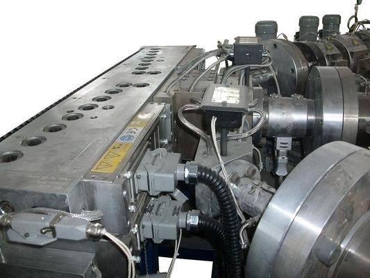 915mm 1220mm لوحة الجدار آلة مجلس WPC / نافذة 55KW الملف ماكينة، 37 كيلو واط